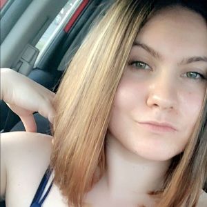 Meet your Posher, Cassandra